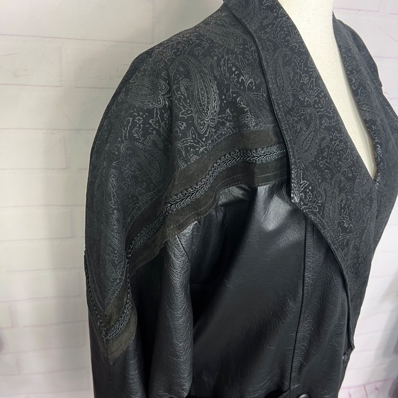 VINTAGE |•WILSONS LEATHER•| PELLE STUDIO Long Black Leather Jacket Size Medium - Picture 8 of 16